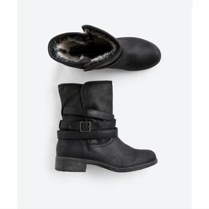 NWT Herschel boot by Report